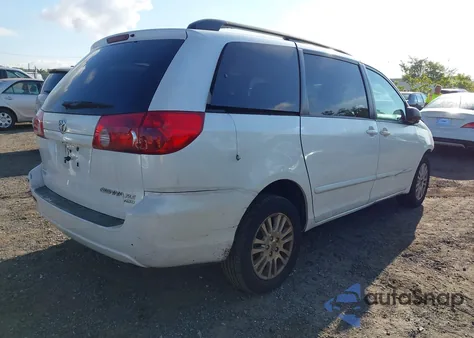 2010 Toyota Sienna Xle z USA, uszkodzony, nr VIN 5TDDK4CCXAS032476